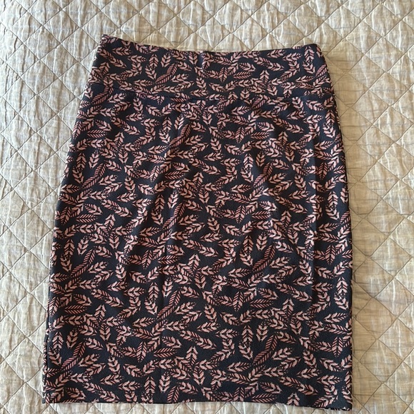 LuLaRoe Dresses & Skirts - LuLaRoe Cassie Skirt L